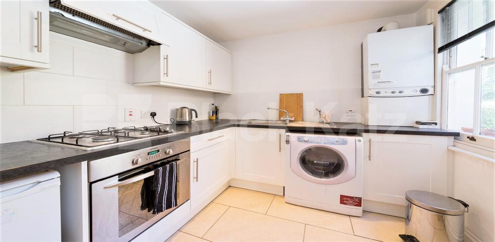 Modern and Central Apartment Pennard Road , Shepherds Bush